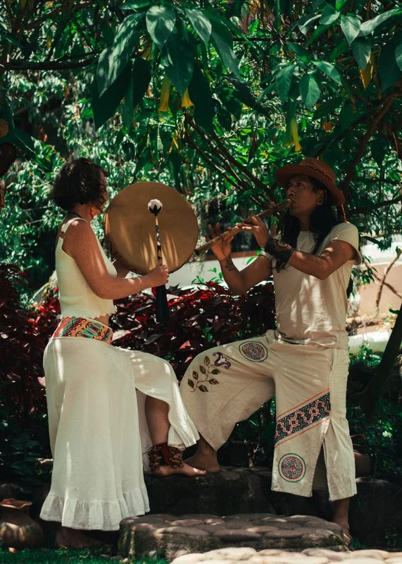 nous tambour et kenacho en beige nous tambour et kenacho en beige